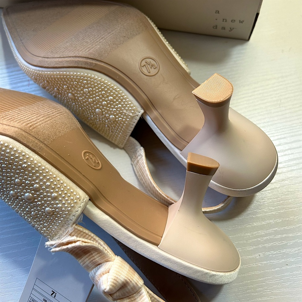 NWT A New Day Women's Elegant Ivory Cream Slingback Kitten Heels size 7 1/2 - Picture 5 of 10